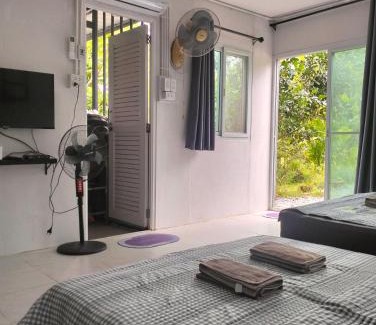 Kong Ra Apartment | Cozy Homestay in the Forest: Pet & Child Friendly Retreat