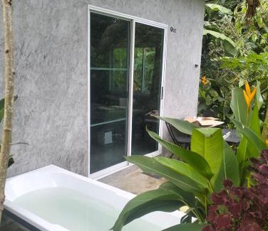 Kong Ra Apartment | Cozy Homestay in the Forest: Pet & Child Friendly Retreat