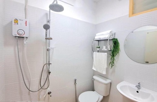 Nong Chom Apartment | Family-Friendly Retreat at บ้านเอื้ออาทรสันผีเสื้อ