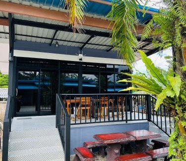 Sao Phao Hotel | Experience the Magic of บ้านโกจุยรีสอร์ต with Ocean Views