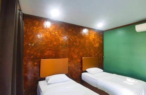 Phetchaburi House | Cozy บ้านไร่แสงจันทร์ รีสอร์ท: Family-Friendly Retreat