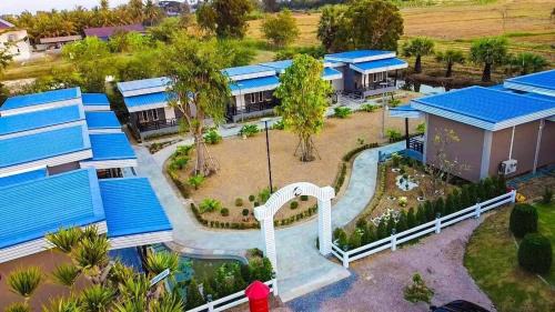 Phetchaburi House | Cozy บ้านไร่แสงจันทร์ รีสอร์ท: Family-Friendly Retreat