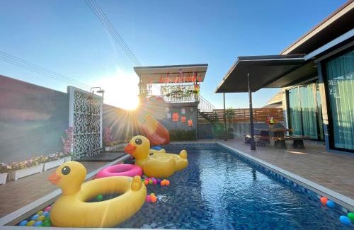 Kao Yai Villa | Indulge in Prathong Pool Villa: Family-Friendly Retreat