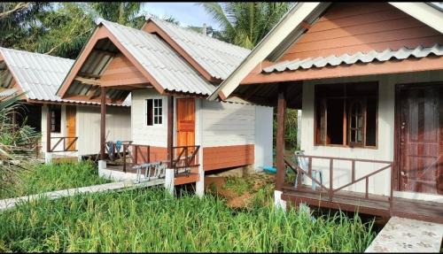 Takua Pa House | Discover ปารมีฟาร์มสเตย์: Family-Friendly Retreat Awaits