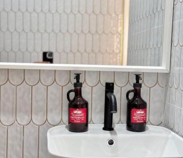 Thap Put Hotel | ปิกรพลอย บูทีค โฮเทล PIKORNPLOY Boutique Hotel