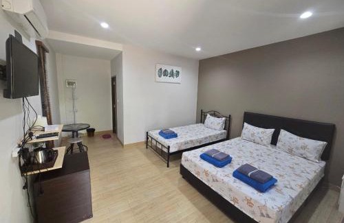 Sa Krathiam House | Cozy Pigoon Resort with Pool and Ocean View Amenities