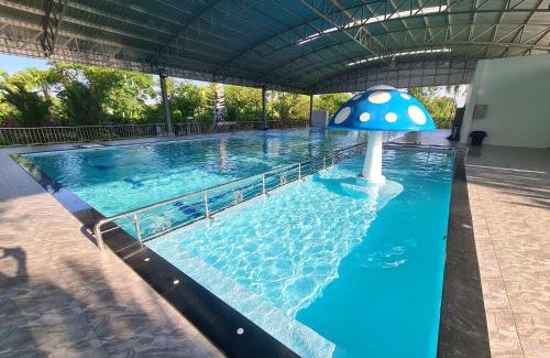 Sa Krathiam House | Cozy Pigoon Resort with Pool and Ocean View Amenities