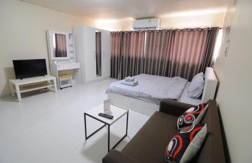 Ban Mai Apartment | Budget-Friendly Stay at ป๊อปปูล่า คอนโด เมืองทองธานี