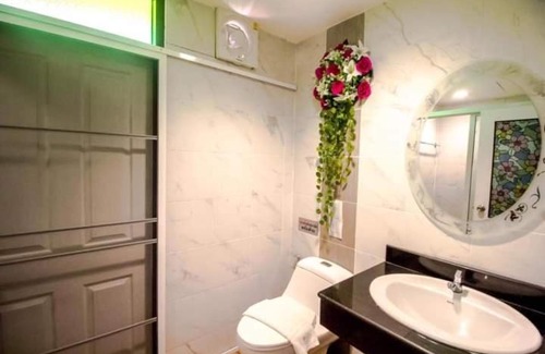San Klang Hotel | Family-Friendly Stay at ฝ้ายคำ บูธีค เชียงใหม่
