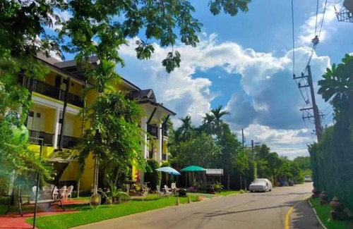 San Klang Hotel | Family-Friendly Stay at ฝ้ายคำ บูธีค เชียงใหม่