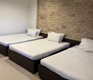 Si Thep Hotel | Family-Friendly Getaway at พิชชาวรี รีสอร์ท with Pool