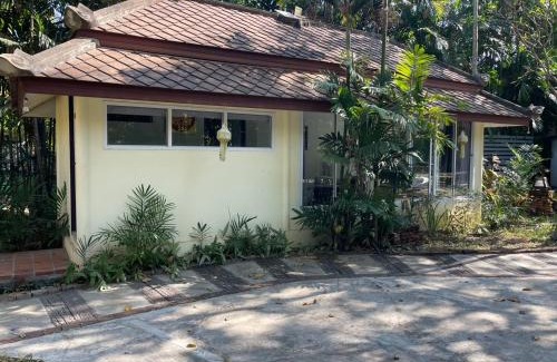 Si Thep Hotel | Family-Friendly Getaway at พิชชาวรี รีสอร์ท with Pool