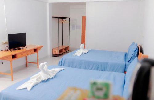 Saen Suk Resort | Relax at พีพี วิลล่า บางแสน รีสอร์ท with Pool Access