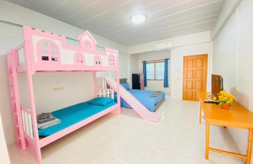 Saen Suk Resort | Relax at พีพี วิลล่า บางแสน รีสอร์ท with Pool Access