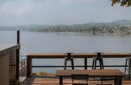 Sangkhla Buri Hotel | Explore ฟอเกตมีนอต: Pet-Friendly Retreat in Sangkhla Buri