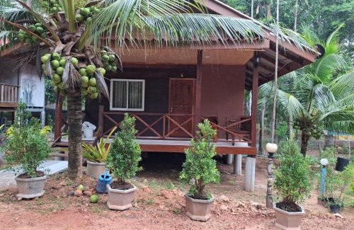 Ko Yao House | Family-Friendly Fadel Bungalow: A Pet-Lover's Retreat