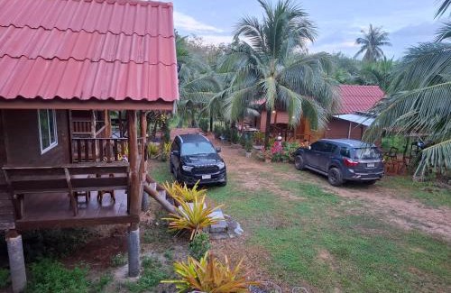 Ko Yao House | Family-Friendly Fadel Bungalow: A Pet-Lover's Retreat