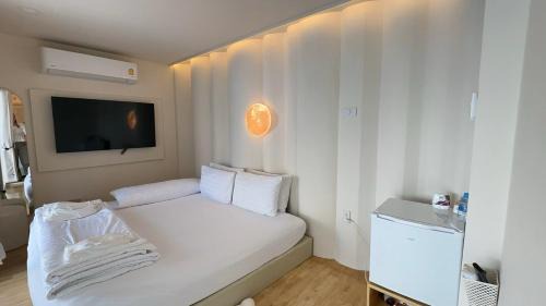 Khlong Kha Chen Hotel | Minimalist Hotel: Guest Rated 9.3 & Child Friendly Stay
