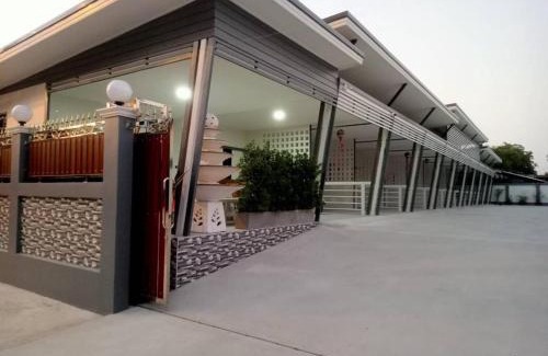 Map Ta Phut Hotel | Eco-Friendly Retreat at ยูโฮม หนองแฟบ for Families