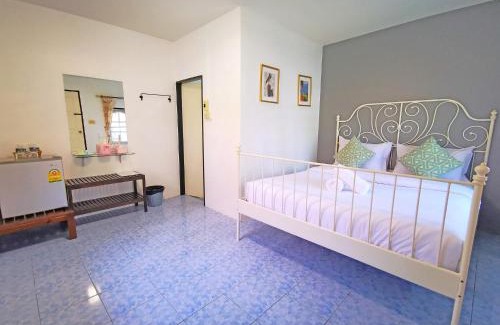 Laem Phak Bia Resort | Relax at ระเบียงทะเล รีสอร์ท with Oceanfront Views