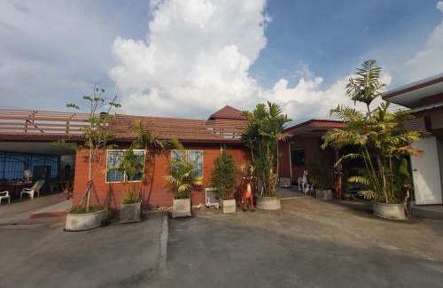 San Pong House | Explore ริมทุ่งโฮมสเตย์ with Family-Friendly Amenities