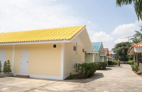 Sam Wa Tawan Ok House | Affordable Getaway at ลีลา รีสอร์ท - Guest Rated 6.5/10