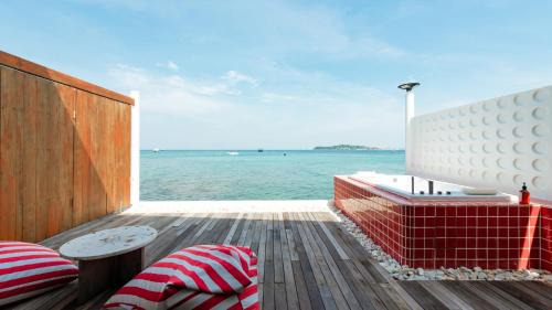 Koh Lan Bed & Breakfast | Discover The Timeless Kohlarn: Oceanfront Retreat Awaits