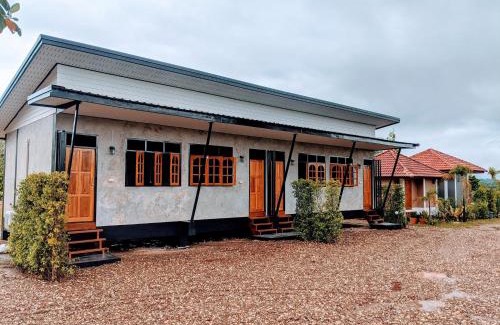 Tha Wang Pha Hotel | Vang Pha Chalet Resort - Family-Friendly Retreat Awaits