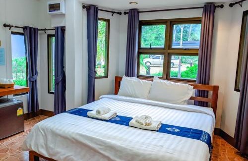 Tha Wang Pha Hotel | Vang Pha Chalet Resort - Family-Friendly Retreat Awaits