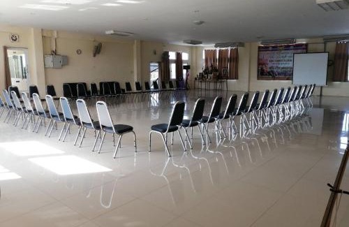 Nakhon Nayok Hotel | Discover Arm Thong Conference Center with Pool & Dining