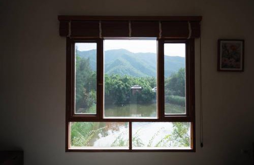 Krok Phra House | Explore the Tranquil Suan Pa Khao Lom Retreat with Pool Access