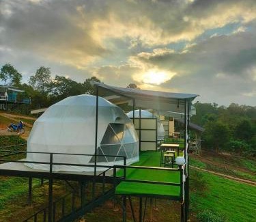 Huai Makhuea Som Other | Family-Friendly Retreat at สวนไร่รุ่งอรุณ - Rated 9.1/10
