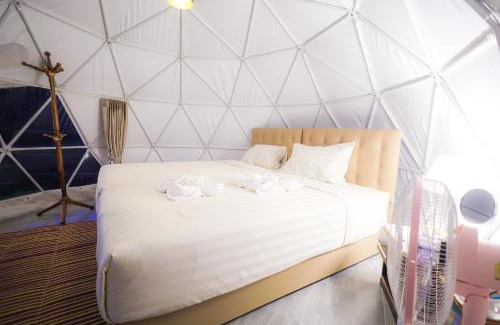 Huai Makhuea Som Other | Family-Friendly Retreat at สวนไร่รุ่งอรุณ - Rated 9.1/10
