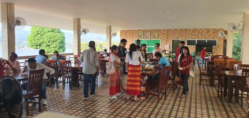 Sangkhla Buri Resort | Discover สังขละการ์เด้นโฮม: A Cozy Retreat with Dining
