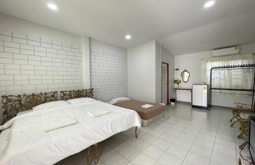 Phetchaburi Villa | Discover Chang Phueak Chao Samran Beach's Pet-Friendly Retreat