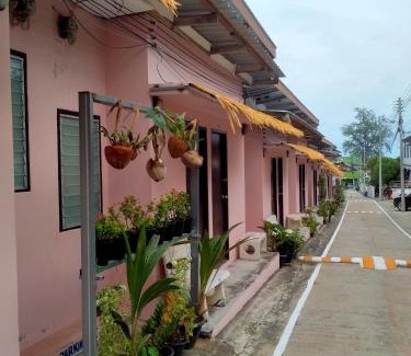 Baan Tai Ski Chalet | Discover Family-Friendly Fun at หาดริ้นเกสท์เฮาส์