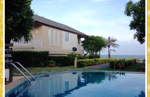 Cha-am Apartment | Beachfront 2-Bedroom Suite at บ้านทะเลสำราญ, Cha-am
