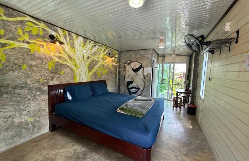 Thong Pha Phum House | Explore Comfort at อีต่องโฮมสเตย์ with Family-Friendly Amenities