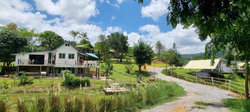 Khao Kho House | Create Lasting Memories at เขาเจ้าขา2 (บ้านริมสระ)
