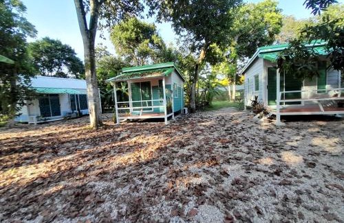 Ratchaburi House | Discover เคียงคลองโฮมสเตย์: Pet-Friendly Retreat
