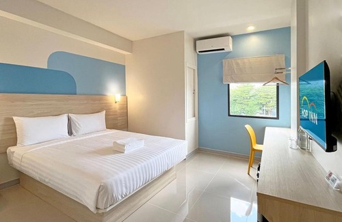 Wong Sawang Hotel | Discover a Cozy Stay with Pool and Breakfast at เทส