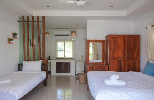 Pak Nam Pran House | Relax at Ther Villa: Oceanfront Retreat with Hot Tub