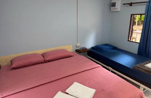 Khlung Bed & Breakfast | Kid-Friendly Getaway at เมี่ยงไม้ รีสอร์ท with Kitchen Access