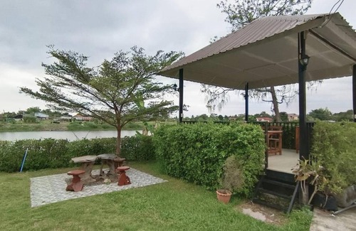 Nong Khai Resort | Discover Rueanjumpa Resort: Family-Friendly Retreat Awaits
