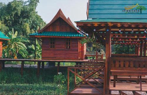 Kalasin House | Discover RuenRomMai Resort: Poolside Retreat Awaits You