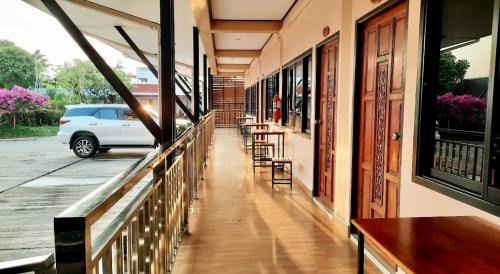 Sakon Nakhon Hotel | Discover โรงแรมกาญจนาสกลนคร: Family-Friendly Retreat
