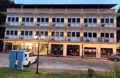 Tha Kham Hotel | Queen Hotel: Enjoy Family-Friendly Stay with Great Amenities