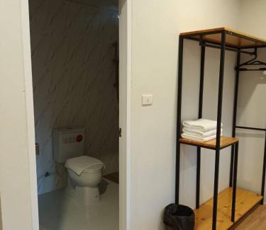Tha Kham Hotel | Queen Hotel: Enjoy Family-Friendly Stay with Great Amenities