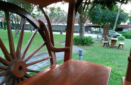 Dan Chang Hotel | Discover Comfort at โรงแรมฉัตรแก้ว - Family Friendly Stay