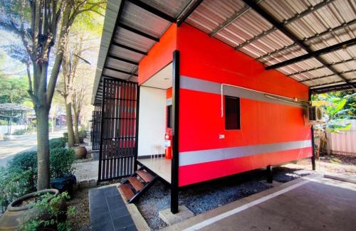 Chum Saeng Hotel | Discover โรงแรมดีเทล: A Child-Friendly Retreat
